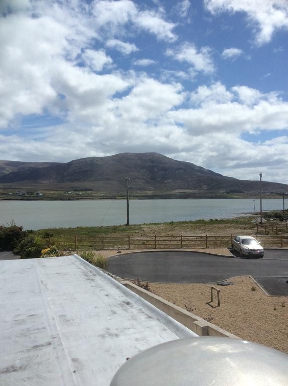 Achill Sound Hotel - Ostan Ghob A'Choire Buitenkant foto