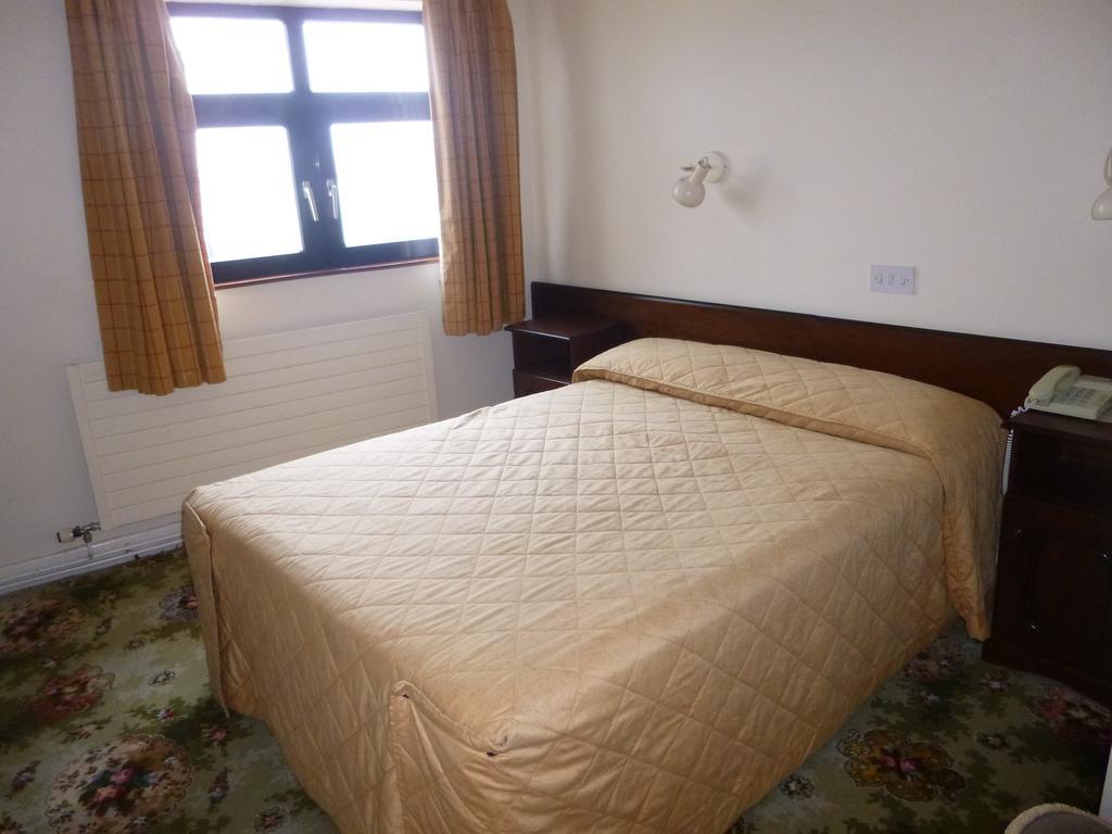 Achill Sound Hotel - Ostan Ghob A'Choire Buitenkant foto