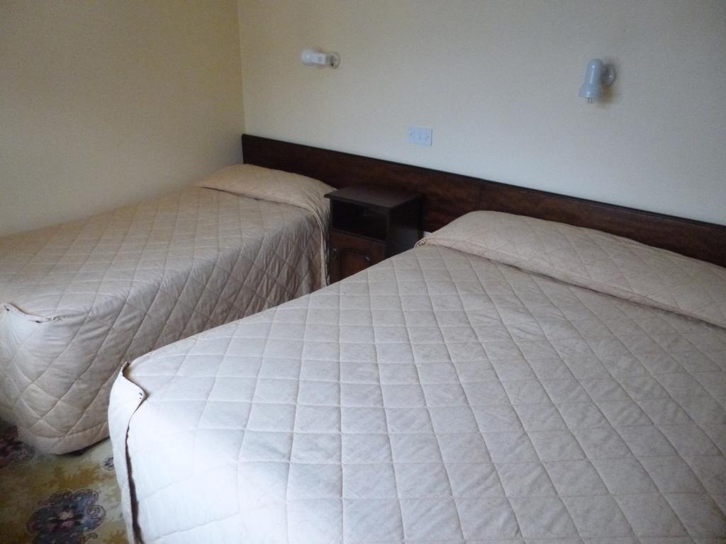 Achill Sound Hotel - Ostan Ghob A'Choire Buitenkant foto