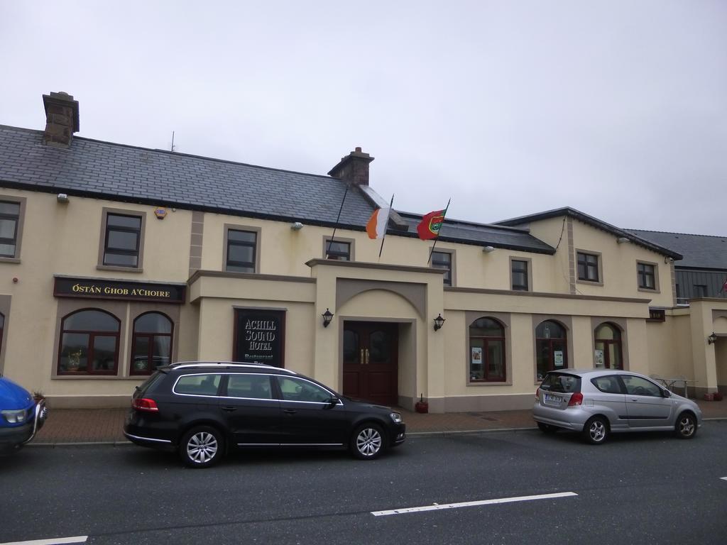 Achill Sound Hotel - Ostan Ghob A'Choire Buitenkant foto
