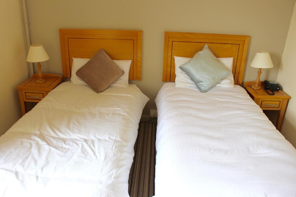 Achill Sound Hotel - Ostan Ghob A'Choire Buitenkant foto