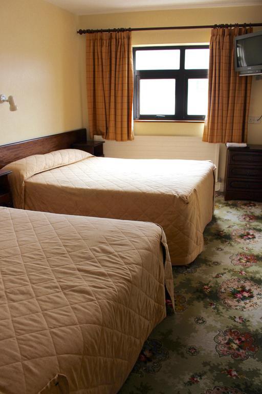 Achill Sound Hotel - Ostan Ghob A'Choire Buitenkant foto