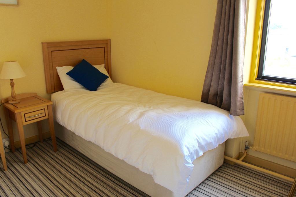 Achill Sound Hotel - Ostan Ghob A'Choire Buitenkant foto
